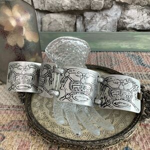 Vintage British Royal Crest Crown Monarch Coat of Arm Aluminum Souvenir Bracelet
